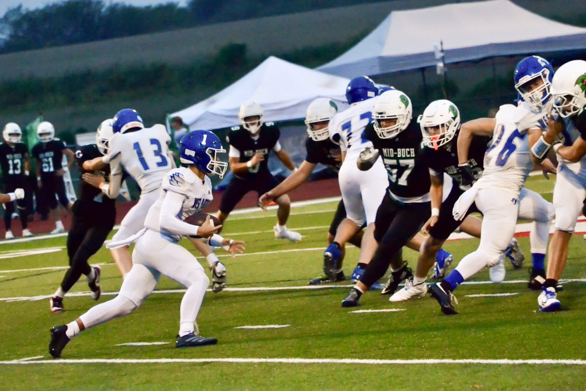 PHOTO BY JILL KITE
West Platte quarterback Mark Sanders carries the ball against Mid-Buchanan on Friday, Sept. 25, in Faucett. The Dragons defeated the Bluejays 42-0, handing West Platte its first loss of the season.